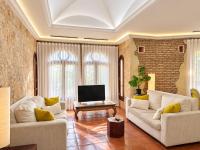 MonKeys Apartments Adriano Palace - B&B Sevilla