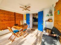 Appartement lumineux avec terrasse et piscine au Gosier - B&B Le Gosier