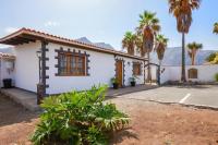 Charming house in Buenavista del Norte with shared pool - Chambres d'hôtes Buenavista del Norte