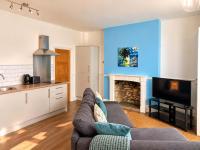 Dizzy Lows Modern 1 Bedroom Swanage Apartment with Sea View - B&B Swanage