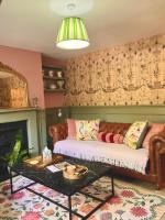 Pittville Garden Flat - Beautiful cosy flat, walk to town ,racecourse & Pittville Park - B&B Cheltenham