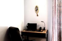 15 minutes from OR Tambo Int Central with Fast WiFi - Chambres d'hôtes Boksburg