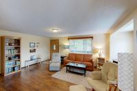 2 Bed 1 Bath Vacation home in Seaside - Chambres d'hôtes Seaside