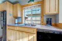 Eagle Creek Chalet on the Pond - B&B Redmond