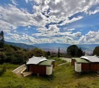 Stylish Couples Escape, Jacuzzi and Panoramic Views - B&B Medellín