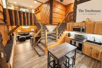 The Treehouse at 11 Gables Ludlow – Hot tub, Dining, Shopping & Okemo Shuttle - Chambres d'hôtes Ludlow
