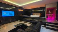 Deluxe Spa Apartment with Private Jacuzzi & Sauna - B&B Skopje