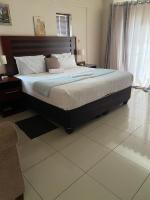 Queen Room with Garden View