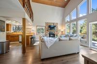 Forest Home with Deck, EV Station, King Beds - B&B Cambria