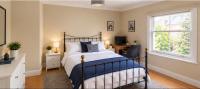 Spacious Kensington Apartment - Sleeps 10 - Pool Table - 5-Min Walk to Station - B&B London