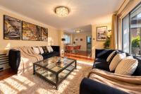 LUXURY Knightsbridge Family Hideaway 4BR for 11 with Balcony, Patio & Gated Parking Access - B&B London