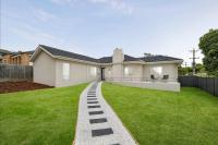 Private Lawn | Designer Bathroom | Three Bedrooms - B&B Ballarat