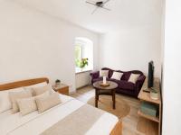Bright studio with relaxation room in an old villa - B&B Töbring