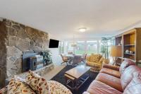 Ocean view 70s-themed home with beach access grill funky interior & W&D - Bed and Breakfast Bandon
