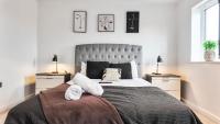 Vibrant 4bedrom House In Salford, Sleeps 7 - Bed and Breakfast Manchester