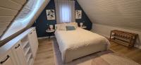 Bequemes Fachwerkhaus für 10 Personen mit Innenhof und Wallbox - Chambres d'hôtes Liederbach
