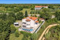 Villa Eufemia near Poreč with large garden and outdoor playground for kids - Ferienwohnung Poreč