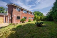 4 Bed Heald Green Home Free Parking - Bed and Breakfast Baguley