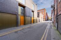 4 Bed Canal St Townhouse Free Parking - B&B Manchester