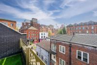 4 Bed Canal St Townhouse Free Parking - B&B Manchester