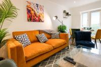 Spacious 2 Bedroom Balcony Flat with Parking and Fast WiFi - B&B Cranfield