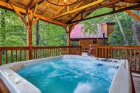 Bear Mountain Chalet in the Woods w/ Hot Tub - B&B Sevierville