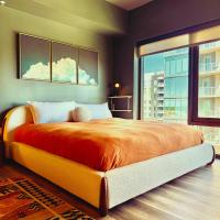 Sleek Cherry Creek Studio - Hot Tub & Free Parking - Bed and Breakfast Denver