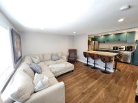 Middletown Modern Townhouse w/Hot Tub - RIBryan Properties - B&B Middletown