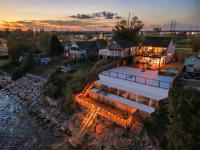 Cottage-Lakeside Bliss - Hot Tub, Private Beach, Kayaking, Fire Place Indoor & Outdoor, soft soccer, Board Games, Star Gazing & Sunset - Bed and Breakfast Bowmanville