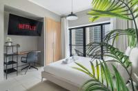 Chic JLT Studio Lake View Pool & Metro Access - B&B Dubai