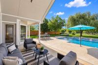 The Perfect Holiday Getaway 5BR 4BA with Pool and Hot Tub - Chambres d'hôtes Ponder