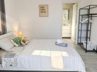 Private room Ponta do sol the best sunset spot - B&B Ponta do Sol