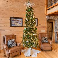 Majestica Epic Views, Pool, Pickleball, Hot Tub, Rock Wall, Arcade, Sleeps 28 - B&B Sevierville