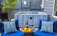Modern 3BR 2 5BA Home Just Completed with Hot Tub - Ferienwohnung Houston