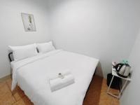 Queen Room with Shared Bathroom