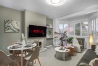 Cosy 2 bed Maisonette with driveway parking and garden - B&B Potters Bar
