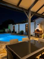 Villa spacieuse avec piscine à Saint-Pierre - Bed and Breakfast Saint-Pierre