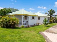 Maison chaleureuse à Le Moule avec piscine partagée - B&B Le Moule