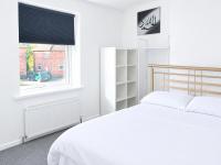 Excellent Central Private Double Room For Girls or Couples Only -West Bromwich - Shared Accommodation - Bed and Breakfast West Bromwich