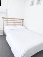 Excellent Central Private Double Room For Girls or Couples Only -West Bromwich - Shared Accommodation - Bed and Breakfast West Bromwich
