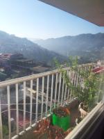 Rahul Residency Homestay- In the Heart of the City A Home Away from Home Wi-Fi Netflix Kitchen & Mountain View - B&B Solan