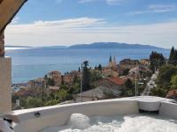 Panoramic Sea View Apartment Opatija with Jacuzzi - Chambres d'hôtes Opatija
