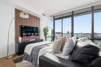 Executive Toronto Condo Balcony & City Views - B&B Toronto