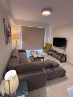 Aristo Universe iii - Cosy 2bdr Apartment with Pool near Elysia Park - B&B Lárnaca