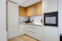 Spacious 2-Bed, 2-Bath Apartment with Garden-View Balcony - Bed and Breakfast Birmingham