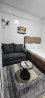 PhstudioKe- modern studio with rooftop views, fast Wi-Fi &free parking near CBD - Bed and Breakfast Nakuru