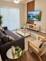 Modern Dallas Stay Near Love Field and Pool - Chambres d'hôtes Dallas