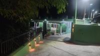 Upper View Retreat - B&B Roseau