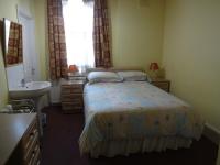 Camera Matrimoniale con Bagno in Comune 