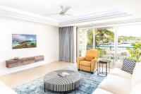 2 Bdrm Stunning Marina View at The Yacht Club C5 - Bed and Breakfast Providenciales
